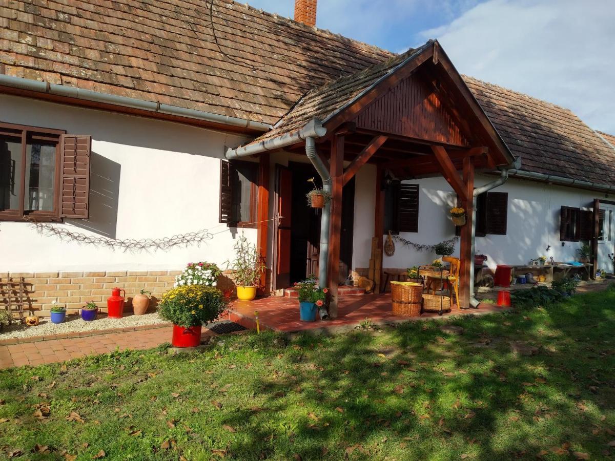 Vila Harmat Porta Galambok Exteriér fotografie